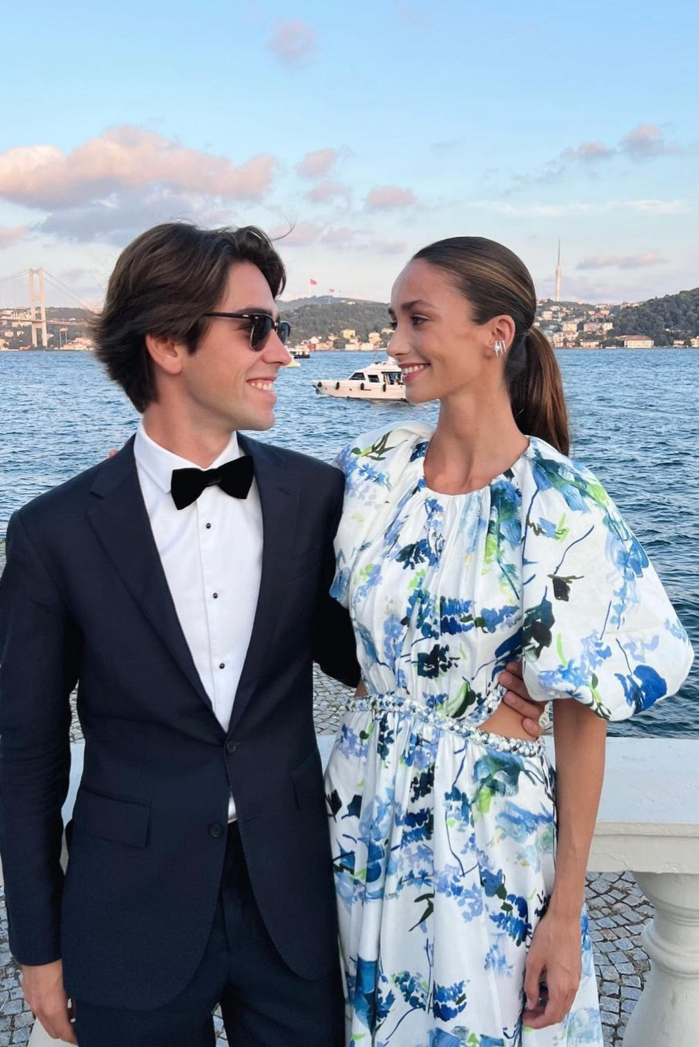 CAPUCINE PUFF SLEEVE MIDI DRESS